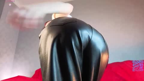 Yumi online show from March 10, 6:57 pm