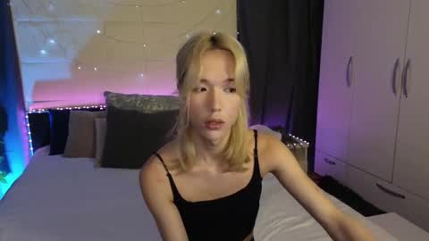 Snapshot of okerriella chatting on March 3, 7:25 am Ami online show from March 3, 7:25 am