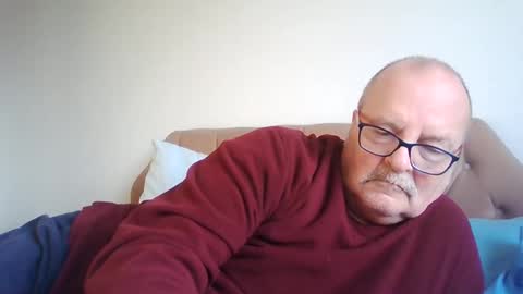 Snapshot of old_fkr chatting on December 24, 12:00 pm old_fkr online show from December 24, 12:00 pm