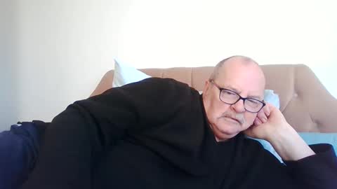 Snapshot of old_fkr chatting on February 6, 9:53 am old_fkr online show from February 6, 9:53 am