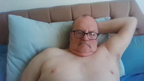 Snapshot of old_fkr chatting on February 24, 9:32 am old_fkr online show from February 24, 9:32 am