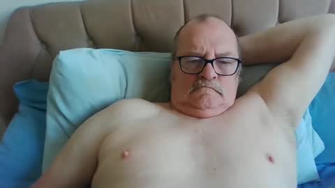 Snapshot of old_fkr chatting on March 6, 8:30 am old_fkr online show from March 6, 8:30 am