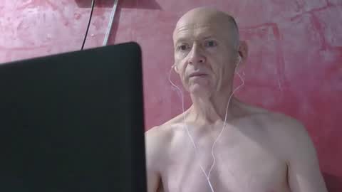 Snapshot of oldbuthorny62 chatting on April 16, 12:22 am oldbuthorny62 online show from April 16, 12:22 am