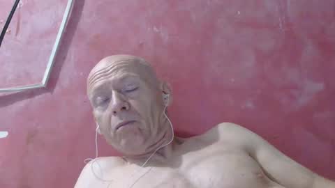 Snapshot of oldbuthorny62 chatting on May 2, 12:37 am oldbuthorny62 online show from May 2, 12:37 am