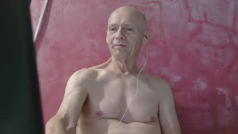 Snapshot of oldbuthorny62 chatting on May 16, 3:00 pm oldbuthorny62 online show from May 16, 3:00 pm