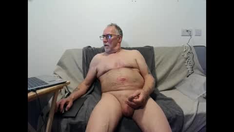 Snapshot of oldercock1411 chatting on November 25, 10:21 pm oldercock1411 online show from November 25, 10:21 pm