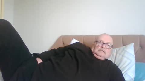 oldfkr69 online show from February 24, 11:08 am