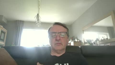 Snapshot of oldtimer160162493 chatting on May 18, 1:39 pm oldtimer160162493 online show from May 18, 1:39 pm