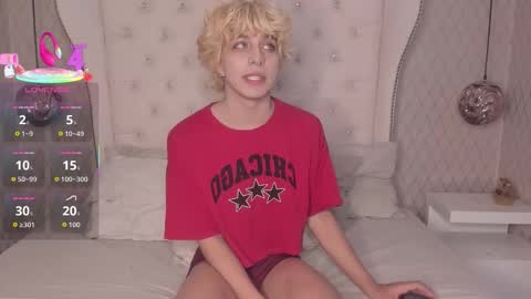 Snapshot of oliiverr22 chatting on October 9, 2:04 pm oliiverr22 online show from October 9, 2:04 pm