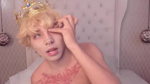 Snapshot of oliiverr22 chatting on October 21, 1:45 pm oliiverr22 online show from October 21, 1:45 pm