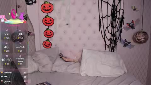 Snapshot of oliiverr22 chatting on October 31, 12:28 pm oliiverr22 online show from October 31, 12:28 pm