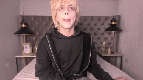 Snapshot of oliiverr22 chatting on November 7, 7:58 pm oliiverr22 online show from November 7, 7:58 pm