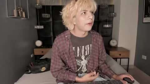 Snapshot of oliiverr22 chatting on November 11, 6:30 pm oliiverr22 online show from November 11, 6:30 pm