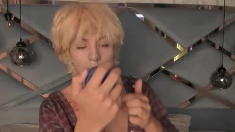 Snapshot of oliiverr22 chatting on November 12, 9:03 pm oliiverr22 online show from November 12, 9:03 pm