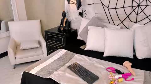 OliiviaGarciaa online show from October 12, 8:30 pm