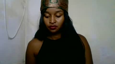 Snapshot of olinah610 chatting on June 10, 10:25 am olinah610 online show from June 10, 10:25 am
