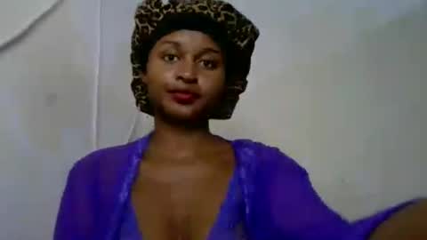 Snapshot of olinah610 chatting on June 19, 1:26 pm olinah610 online show from June 19, 1:26 pm