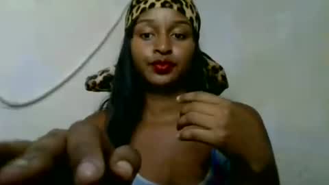 Snapshot of olinah610 chatting on June 20, 10:07 am olinah610 online show from June 20, 10:07 am