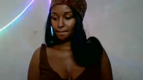 Snapshot of olinah610 chatting on June 25, 7:13 am olinah610 online show from June 25, 7:13 am