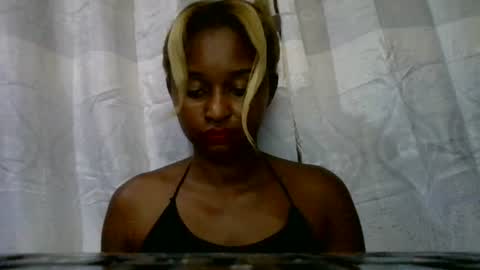 Snapshot of olinah610 chatting on July 8, 7:24 am olinah610 online show from July 8, 7:24 am