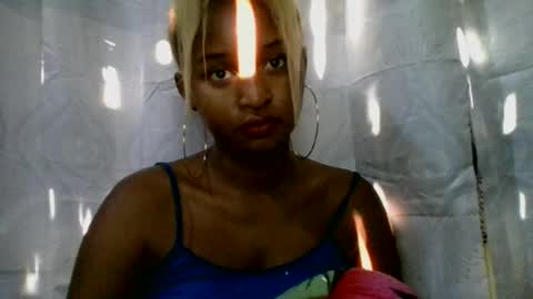 Snapshot of olinah610 chatting on July 10, 4:17 am olinah610 online show from July 10, 4:17 am