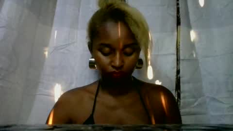 Snapshot of olinah610 chatting on July 11, 3:42 am olinah610 online show from July 11, 3:42 am