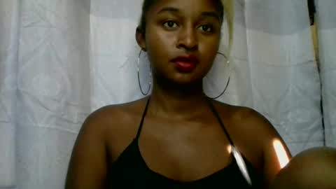 Snapshot of olinah610 chatting on July 12, 5:09 am olinah610 online show from July 12, 5:09 am