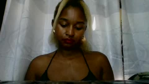 Snapshot of olinah610 chatting on July 13, 5:10 am olinah610 online show from July 13, 5:10 am