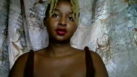 Snapshot of olinah610 chatting on July 24, 7:39 am olinah610 online show from July 24, 7:39 am