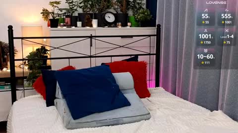 OliSunny Olivia online show from December 29, 7:50 am