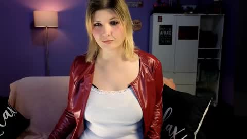 OliSunny Olivia online show from March 19, 8:02 pm