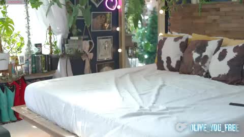 Olive online show from April 12, 4:45 pm