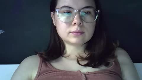 Snapshot of olivepeach chatting on June 11, 2:37 pm Oil online show from June 11, 2:37 pm