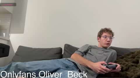 Snapshot of oliver_beck chatting on November 19, 11:38 pm Oliver Beck online show from November 19, 11:38 pm