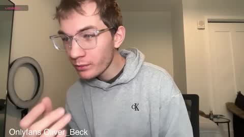 Snapshot of oliver_beck chatting on November 29, 6:33 pm Oliver Beck online show from November 29, 6:33 pm