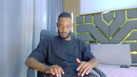 Oliver online show from April 3, 5:55 pm