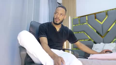 Oliver online show from April 21, 6:12 pm