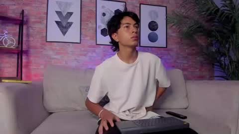 Snapshot of oliver_blake_ chatting on July 12, 11:18 pm oliver_blake_ online show from July 12, 11:18 pm