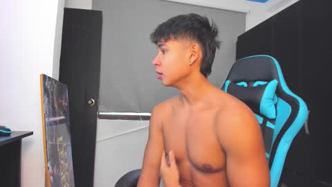 Oliver bray online show from November 3, 5:25 pm