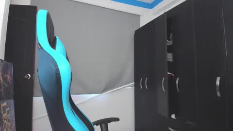 Oliver bray online show from November 6, 2:51 pm