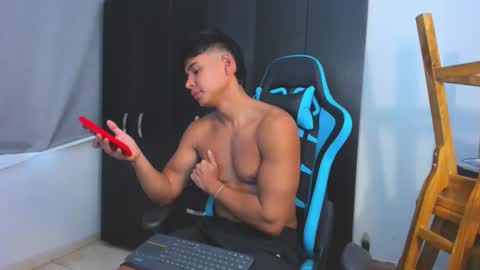 Oliver bray online show from November 26, 4:52 pm