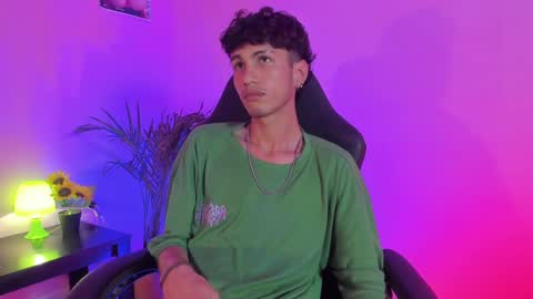 Snapshot of oliver_fast_ chatting on December 4, 5:38 am Oliver fast online show from December 4, 5:38 am