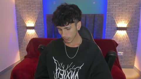 Snapshot of oliver_fast_ chatting on December 4, 11:52 am Oliver fast online show from December 4, 11:52 am