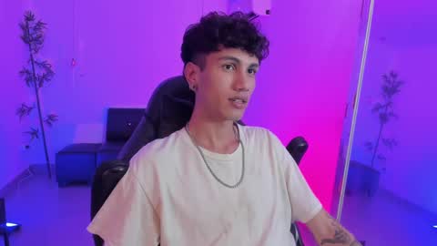 Snapshot of oliver_fast_ chatting on December 5, 6:32 am Oliver fast online show from December 5, 6:32 am