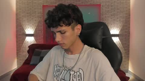 Snapshot of oliver_fast_ chatting on December 6, 2:38 pm Oliver fast online show from December 6, 2:38 pm