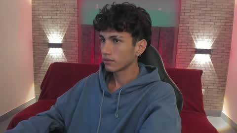 Snapshot of oliver_fast_ chatting on December 13, 5:05 am Oliver fast online show from December 13, 5:05 am