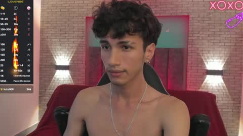 Snapshot of oliver_fast_ chatting on December 13, 1:55 pm Oliver fast online show from December 13, 1:55 pm