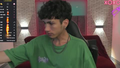 Snapshot of oliver_fast_ chatting on December 19, 6:45 am Oliver fast online show from December 19, 6:45 am