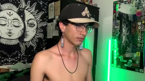 Snapshot of oliver_fast_ chatting on October 4, 3:59 am Oliver fast online show from October 4, 3:59 am