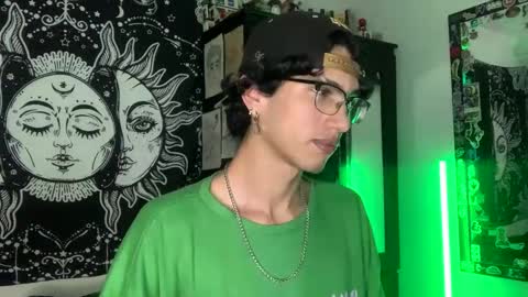 Snapshot of oliver_fast_ chatting on November 7, 1:38 am Oliver fast online show from November 7, 1:38 am